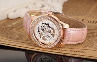 Analog Besar Wajah Womens Wrist Watches Kulit pink Mode Tangan Angin Teknik Wrist Watch