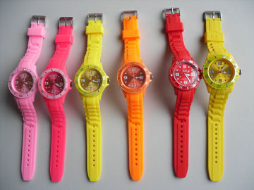 Colorful Kustom Silicone Wristband Perhiasan Embossed / Silicone Perhiasan Strap