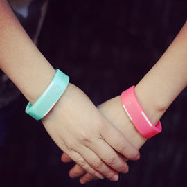 Disesuaikan Jelly LED Digital Gelang Perhiasan 3ATM Dengan Lampu Merah Untuk Pasangan Kekasih
