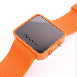 Plastik kaca Kasus Layar LED Digital Wrist Watch Dengan Waktu Dan Tanggal Fungsi