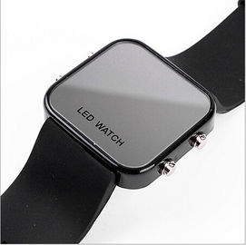 Plastik kaca Kasus Layar LED Digital Wrist Watch Dengan Waktu Dan Tanggal Fungsi