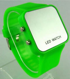 Plastik kaca Kasus Layar LED Digital Wrist Watch Dengan Waktu Dan Tanggal Fungsi