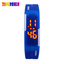 Kecil LED Digital Wrist Watch EL Backlight Dengan Softable PU Band