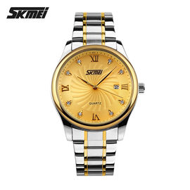 Pria Emas Dial Logam Strap Perhiasan Kustom Logo Dengan Kalender Tampilan