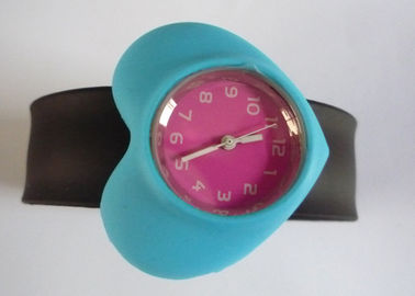 Blue Heart Wristband Watches Kasus Hitam Band Slap Silicone dengan Gerakan Quartz Precise