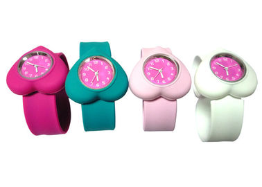 Bentuk jantung Jepang Gerakan Silicone Slap Wristband Jam dengan Material Ramah Lingkungan