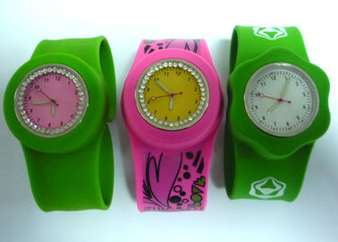 Jam gelang OEM Empat Printing Warna berlian imitasi Slap silikon untuk Pemuda